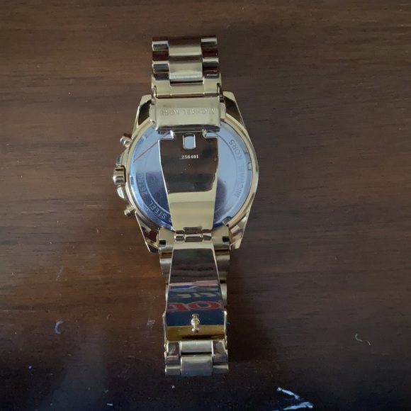 Gold Michael Kors watch - Picture 3 of 3